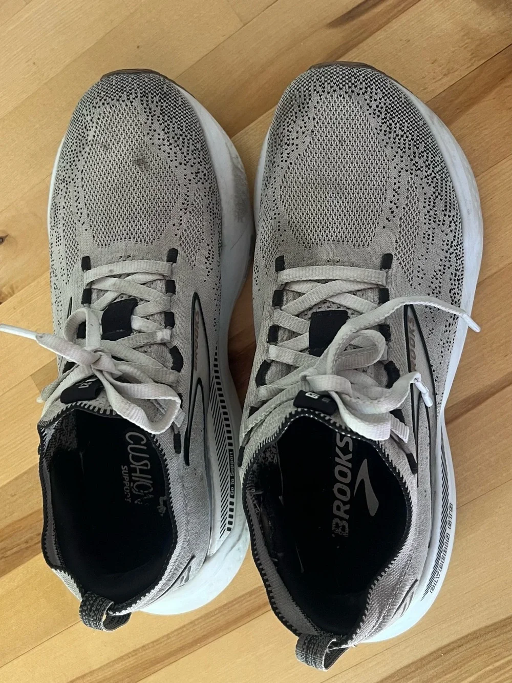 Brooks Glycerin GTS Light Gray Running Shoes Women’s 8.5